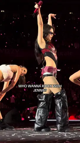 don’t bore us take us to the chorus @JENNIE #blackpink #chicago #deadlinetour #rose #lisa #jennie #jisoo #fypシ #concert 