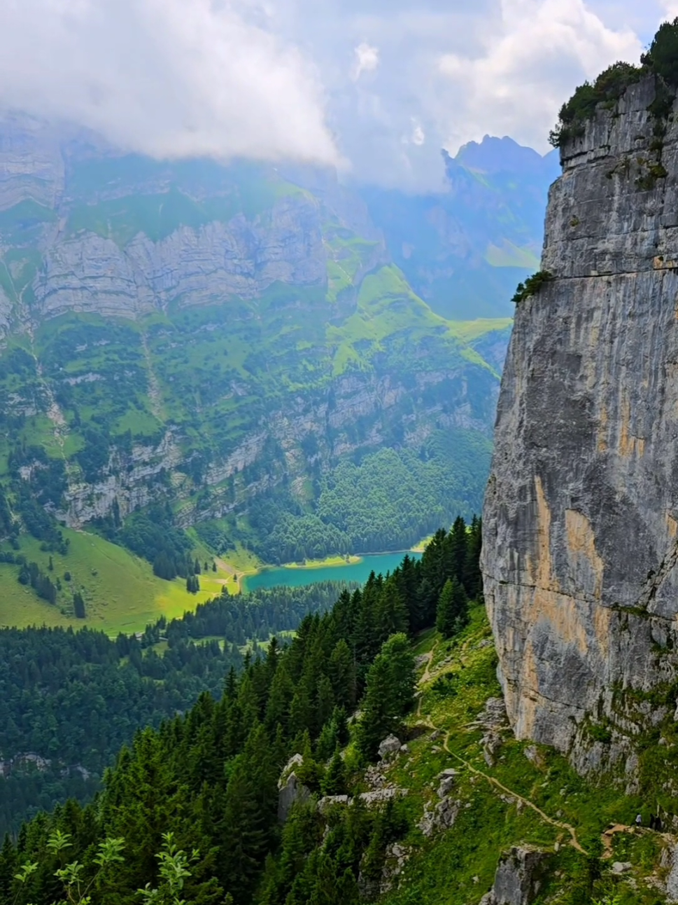 #switzerland 📍🇨🇭⛰️⛰️ #stgallen #WunderDerNatur #Traumlandschaft #viralreels #swiss #Reisen #schweiz #Ruhe #Natur #alp #switzerlandmountains #foryour 