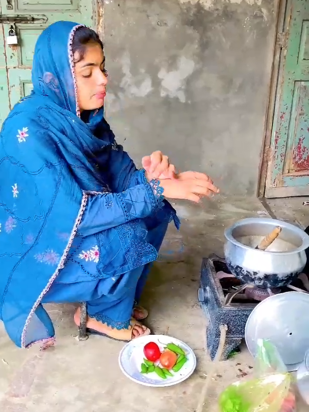 Kam Par Jana Tha Let Kar diya 