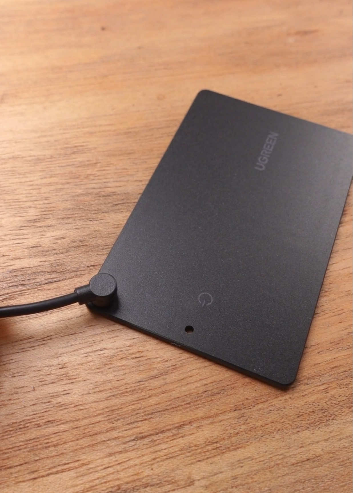 Thẻ định vị Ugreen kháng nước sạc lại được sử dụng liên tục 12 tháng