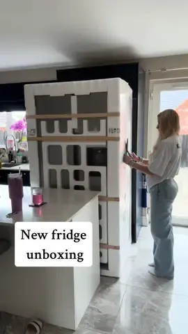 Unboxing our new American fridge freezer 📦🥳 #americanfridgefreezer #samsungfridge #unboxingvideos #openingpackages #houseoftiktok #homedecor #unboxingasmr 