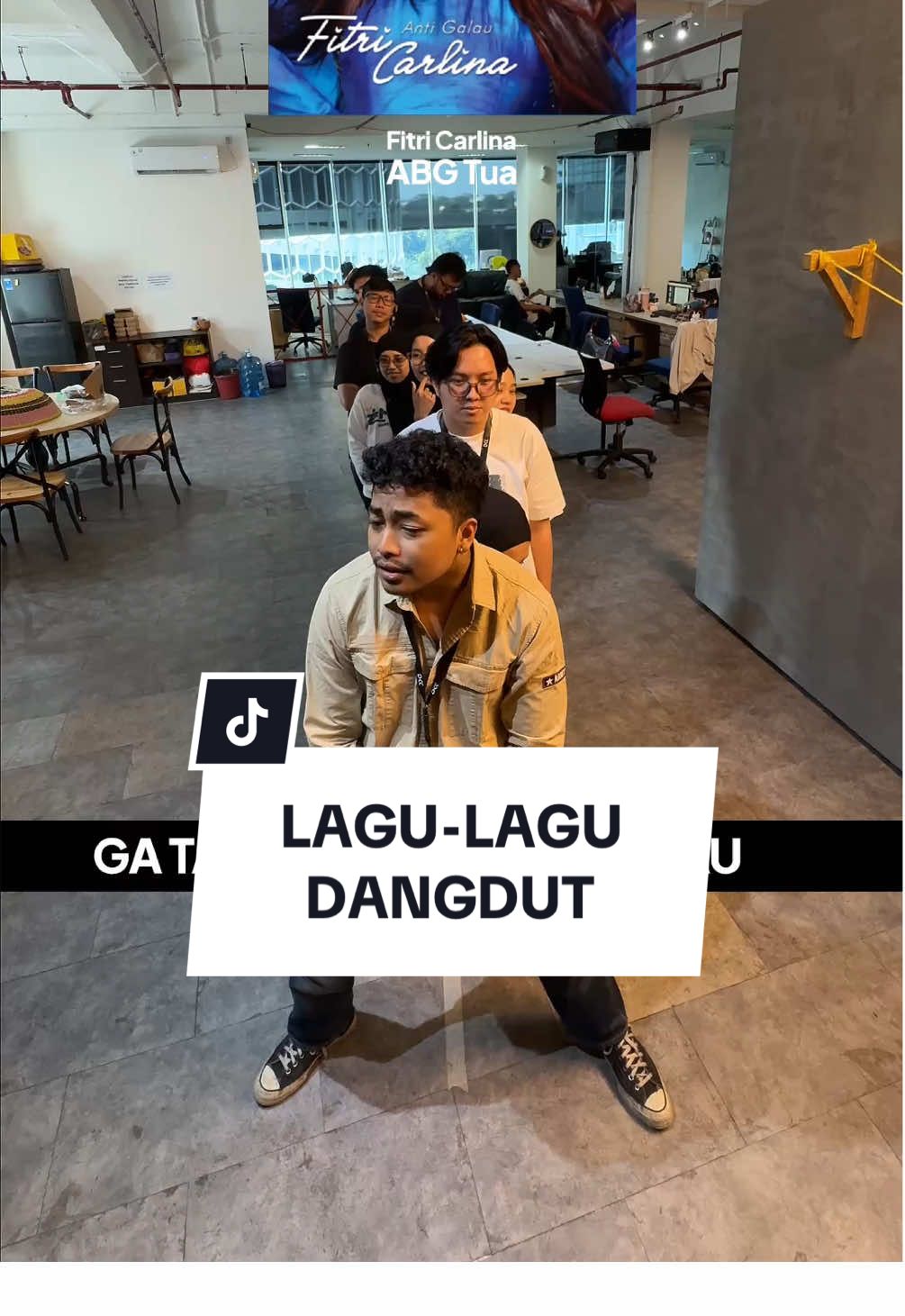 Kalo kalian bisa nebak berapa lagu nih? #corporatelife