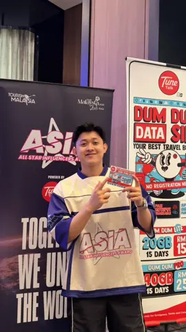 Hadir di peresmian All-Star Influencer Award 2025 yang digelar megah di Malaysia! 🇲🇾 Acara ini dihadiri oleh influencer dari 20 negara, dan aku bangga bisa jadi bagian dari momen luar biasa ini 🙌✨ saatnya menjelajahi keindahan Malaysia—mulai dari Johor sampai Pahang 🌴 Let’s go, petualangan baru dimulai! 💫 #allstarinfluencersaward2025 #VisitMalaysia2026 #MalaysiaTrulyAsia #CutiCutiMalaysia #SurrealExperiences #allstarvisitjohor2026 #tourismjohor #majesticjohor #visitjohor2026 #DumDumSIM #tunetalk 