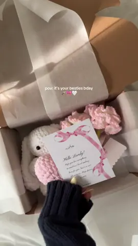 pack a bday order with me 🪄🪄🪄🪄  #crochet #bestiegift #dubai #girlyaesthetic 