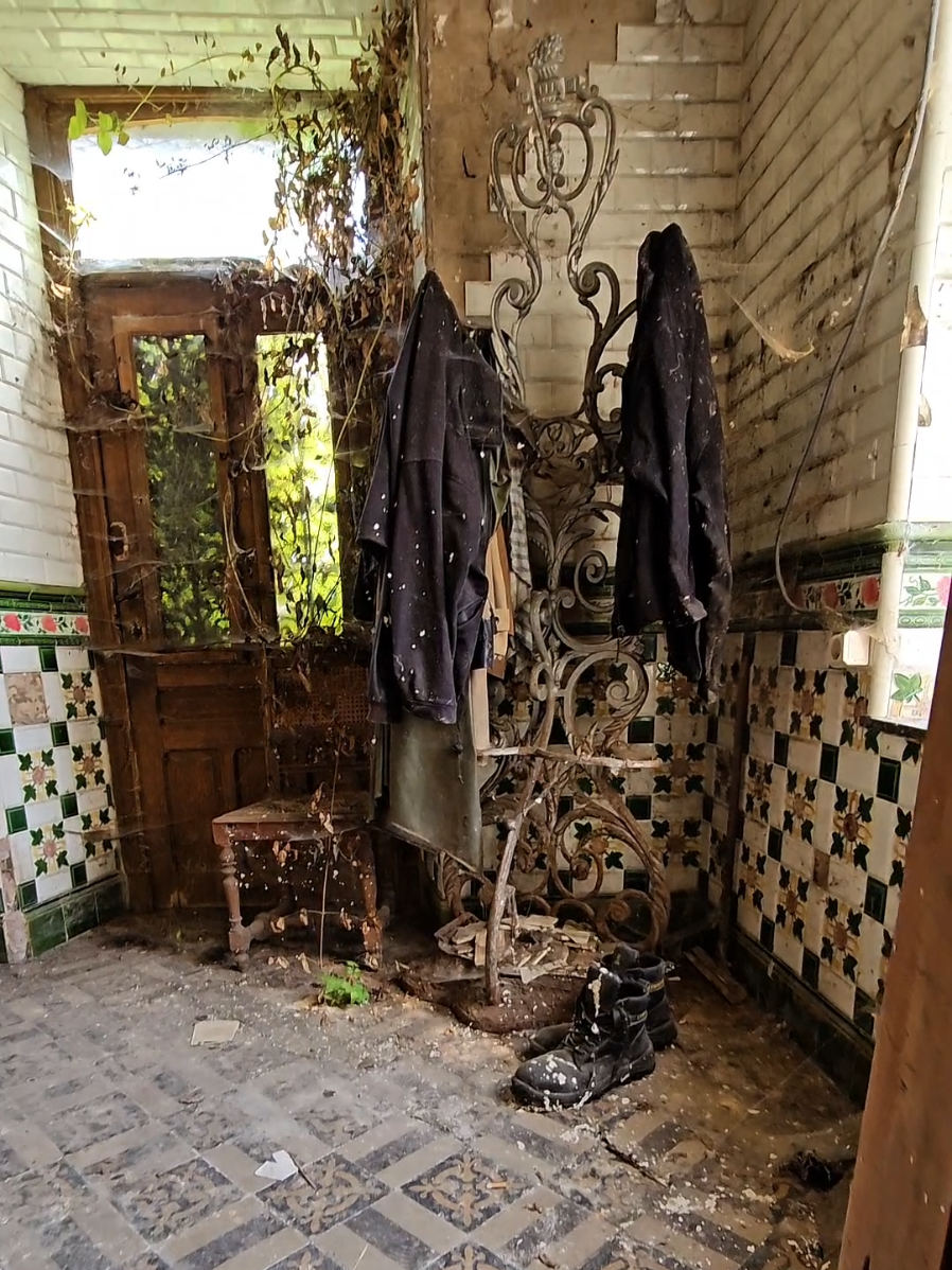 #mr_and_mrs_fox🦊 #urban🦊 @⚜️𝕶𝖗𝖎𝖘𝖙𝖆⚜️ #exploring #decaying #urbexbelgium #urbex #abandonedplaces 