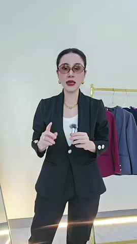 setสูทเรียบ สีดำ ผ้ายืดได้เยอะ #สูททำงาน #สูท #สูทผู้หญิง #เซ็ตสูท #ชุดสูท #สูทออกงาน #สูทเบรเซอร์ #เสื้อสูทผู้หญิง #เสื้อสูททํางาน #สูทงานเกรดพรีเมี่ยม #ลุคผู้บริหาร #สัมนา #lalitaเซ็ตสูท 