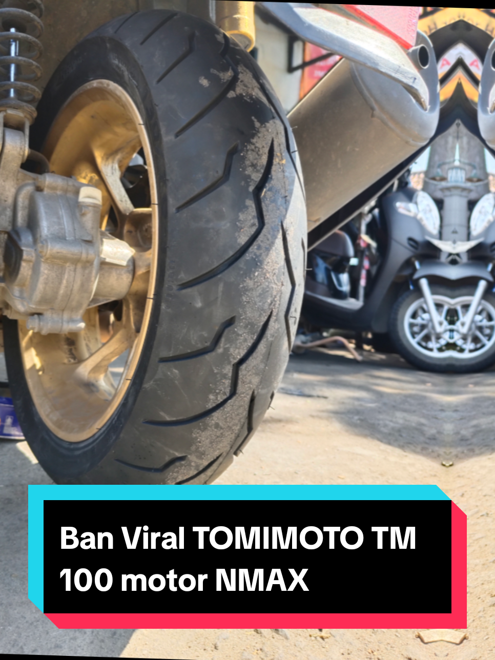 Pacu jalur, pacu NMAX dengan ban TOMIMOTO TM 100 ,  Hadir dengan ukuran ring 13 110/70 130/70 Tomimoto TM 100 bisa menjadi alternatif pilihan, buat bosscu yg mau ganti ban NMAX.  Compoundnya mediumsoft, harganya masih sangat terjangkau sekali..  Buruan segera dapatkan...  #tomimoto #tm100  #nmaxmodifikasi #paydaysale #tokobanmotorklaten #tokobanklaten #tokobanmtban 