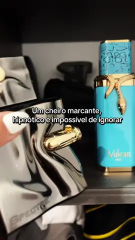 O Ghost Spectre é mais do que um perfume… é uma explosão de sedução e presença marcante. Com notas orientais, toque amadeirado e um fundo misterioso, ele é hipnótico, luxuoso e inesquecível. Ideal para quem gosta de perfume forte, envolvente e com identidade. Se você quer deixar rastro, parar tudo ao entrar em um ambiente e ser lembrado pelo cheiro… esse é O PERFUME. #perfumeimportado #ghostspectre #perfumarabe #seduçãoemfragrância #bombaolfativa #perfumequefixa #perfumearabe #perfimetiktok 