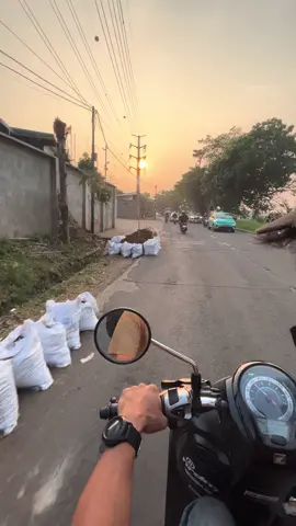 #cadas #sepatan #fypp #tangerang24jam⚡ #tangerangvibes #tangerangviral #vibess #mentahanvideo #storytime #virall #beranda #xbyzca #sunset 