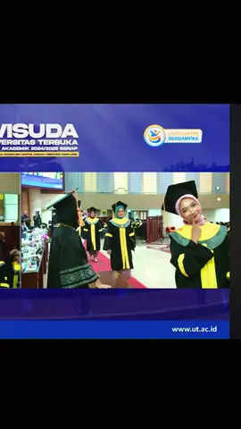 mengakhiri dunia perkuliahan dengan kyuuu karna rill tumbuh bareng dreamies huhu✊🏻💓 #graduation #nct #nctdream #wisuda 