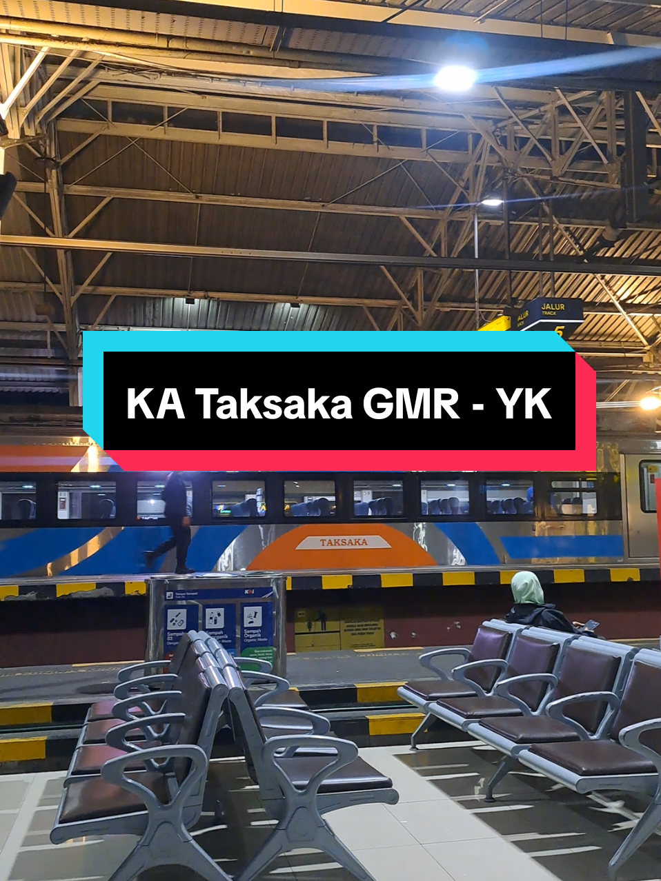 KA Taksaka GMR - YK #keretaapi#KAI#ptkai#keretataksaka#gmr#yk#gambir#tugujogja#jakarta#keretaapiindonesia 
