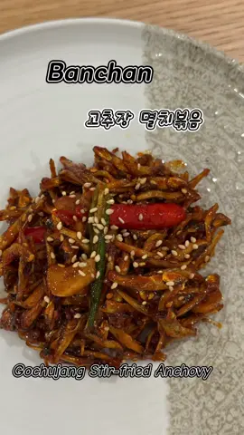 A classic Korean side dish  Spicy, sweet & crunchy anchovies with gochujang! Lauk Korea favourite Sedap makan dengan nasi panas Siapa sini suka ikan bilis style Korea? Tips - Control the heat carefully    It makes all the difference!  - Don’t have halal mirin? No worries    Water works too! Recipe  	1.	100g medium-sized anchovies (3–4cm) 	2.	Toast in a dry pan on low heat 	3.	Shake off crumbs using a sieve 	4.	10 cloves of peeled garlic 	5.	1 green chili (optional) 	6.	Stir-fry with sliced garlic 	7.	Turn off the heat – let’s make the sauce 	8.	3 tbsp gochujang (Korean chili paste) 	9.	1 tbsp soy sauce 	10.	1 tbsp sugar 	11.	2 tbsp halal mirin 	12.	Boil the sauce on medium heat for 10 seconds 	13.	Lower the heat – add anchovies and stir 	14.	Add chopped chili 	15.	Turn off the heat – add 2 tbsp corn syrup, 1 tbsp  sesame seeds, ½ tbsp sesame oil 	16.	Done! Spicy & crunchy anchovies! #koreanmuslimkitchen #고추장멸치볶음 #halalbanchan #gochujangrecipe #makankoreanstyle