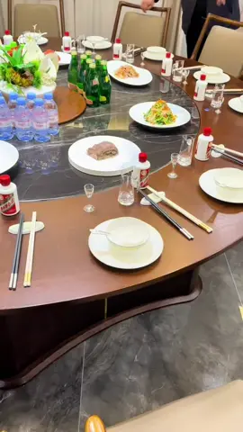 陪同副董上海宴请王局长 #国贏娱乐控股集团 