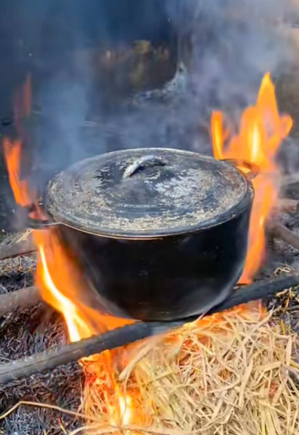 Nấu cơm Bếp Rơm Khói cay xè mắt ☺️ #tet2026  #tetbinhngo  #tuoitho 