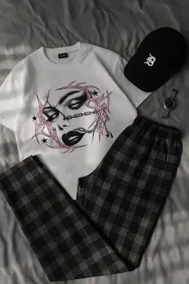 muka mah gapenting, yg penting outfit🤫 #outfitinspiration #tshirt #oversize #outfitideas #loosepants 