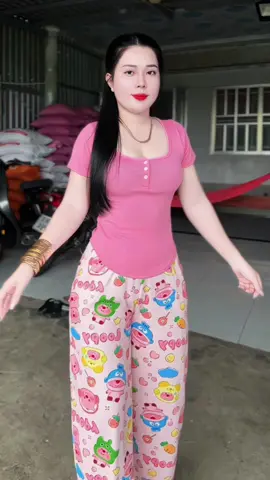 Mẫu đồ bộ mặt nhà dễ thương đẹp tôn dáng gọn người
