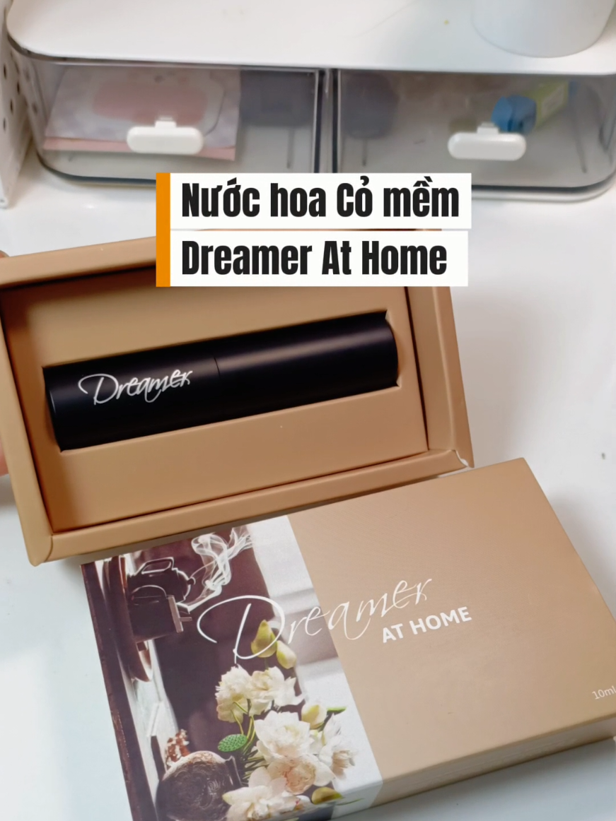 Nước hoa nhà cỏ mềm Dreamer At Home, với 3 tầng hương, cho cảm giác thư giãn vào buổi sáng, với hương sen cùng nắng ấm trong vườn nhà #unbox #comem #mypham 