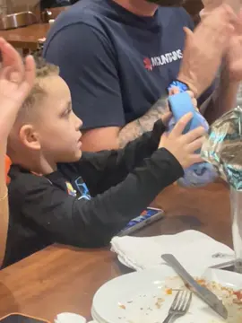 Ahhhhhh o autismo é frescura meu filho levando o abafador dele pra qlq lugar,qnd começa um barulho que lhe incomoda. #autismo #trantornosensorial