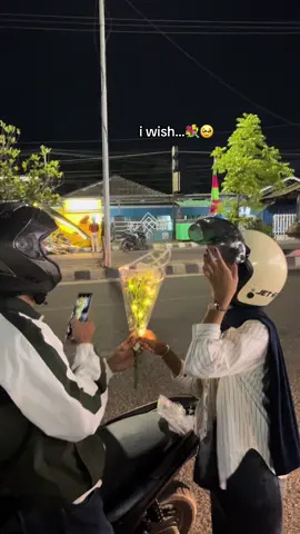 fresh flower start from 10k-25k (bisa request di no yang ada di bi/dm) 📍fly over mall boemi kedaton (rm aka exspres jl.za pagar alam) dari jam 5 sore-9 mlm