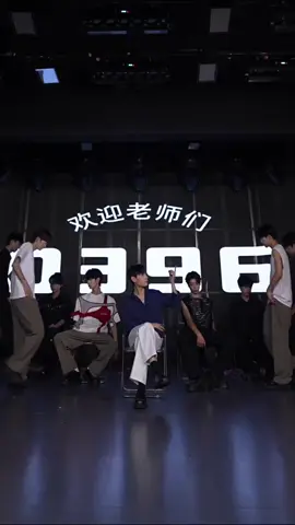 7月底演出新档期 7.15驻马店御苑城 7.16驻马店确山 7.17洛阳豫卤辣市井酒局 7.18驻马店体育场 7.19安徽宿州宋live house 7.20信阳固始 7.21信阳师河 7.22安徽阜南 7.23驻马店新蔡 7.24驻马店遂平 7.26郑州二七区暮色live house
