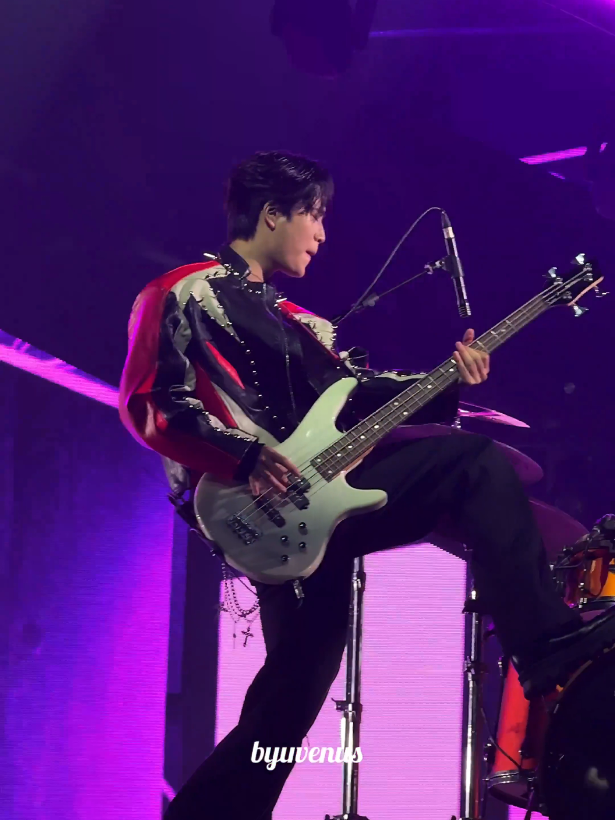 Gemini is sooooo handsome when he play bass 😭😍😍👏🏻👏🏻👏🏻 #Gemini_NT #เจมีไนน์ @gemini_nt @ningkeeratii 