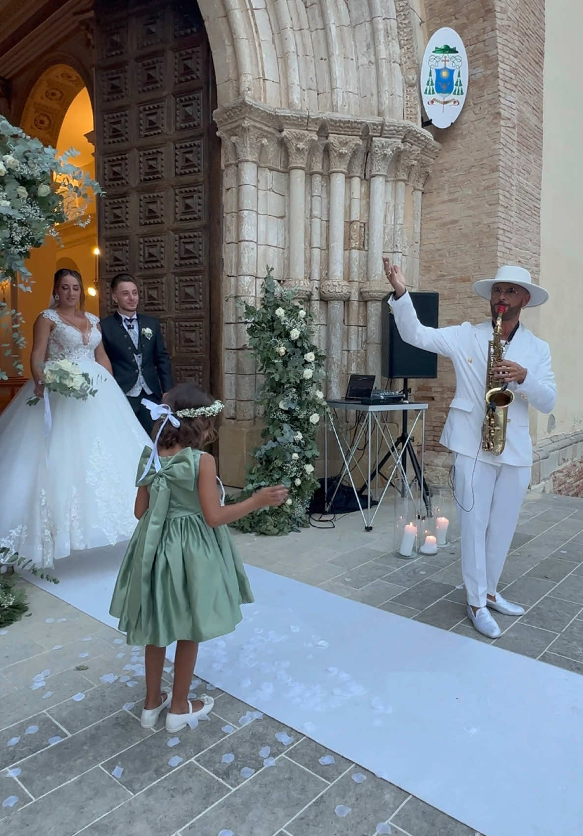 “It’s just my Ave Maria” Èxciting Wedding Exit  Special Guest Joy Sax Available🌎worldwide  Based🇮🇹Italy #joysax #avemaria #saxophone #saxophone🎷 #weddingceremony #wedding #weddingday #newlyweds #weddingexit 