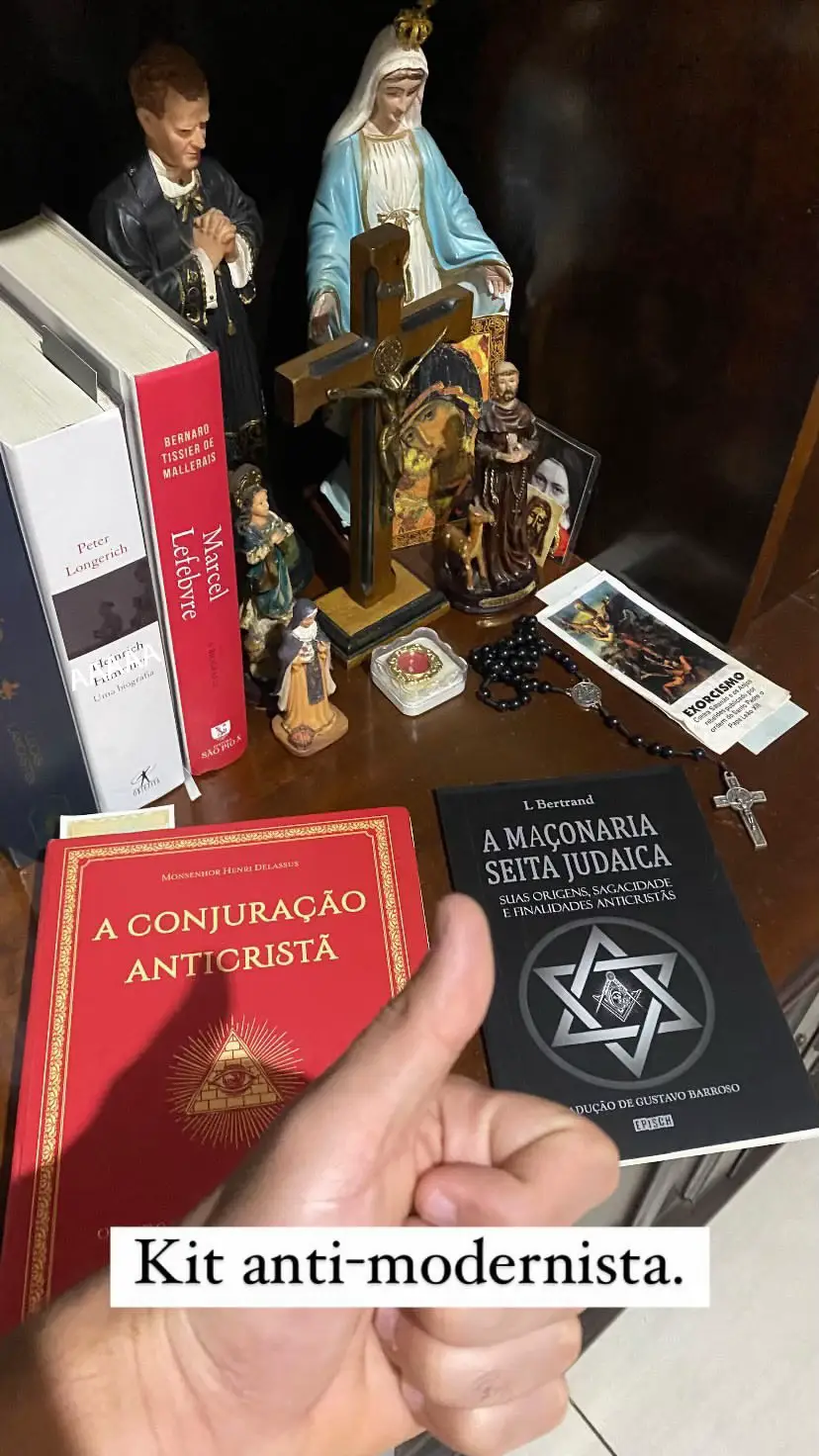 Depois do Catecismo de São Pio X, do Catecismo de Trento e do Tratado da Verdadeira Devoção à Santíssima Virgem Maria, esses livros todos os católicos deveriam ler. . . . . #catolico #catholic #catholictradition #tradicaocatolica #tridentinemass #missatridentina #traditionalist #traditionalism 