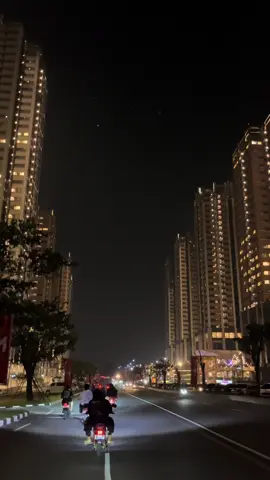 Punya kenangan apaa kira2🤭 #meikartacikarang #vibes #malam #cikarang #cikaranghits #xybca #masukberandafyp #bagian1 #fypage 