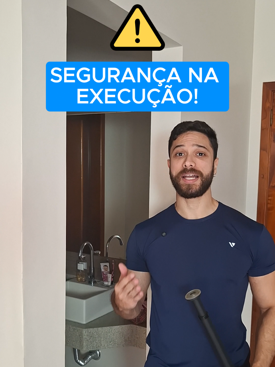 Como prender a barra de porta do jeito certo para te dar mais segurança durante as execuções  #treinoemcasa #barrafixa #barradeporta #exerciciosemcasa 