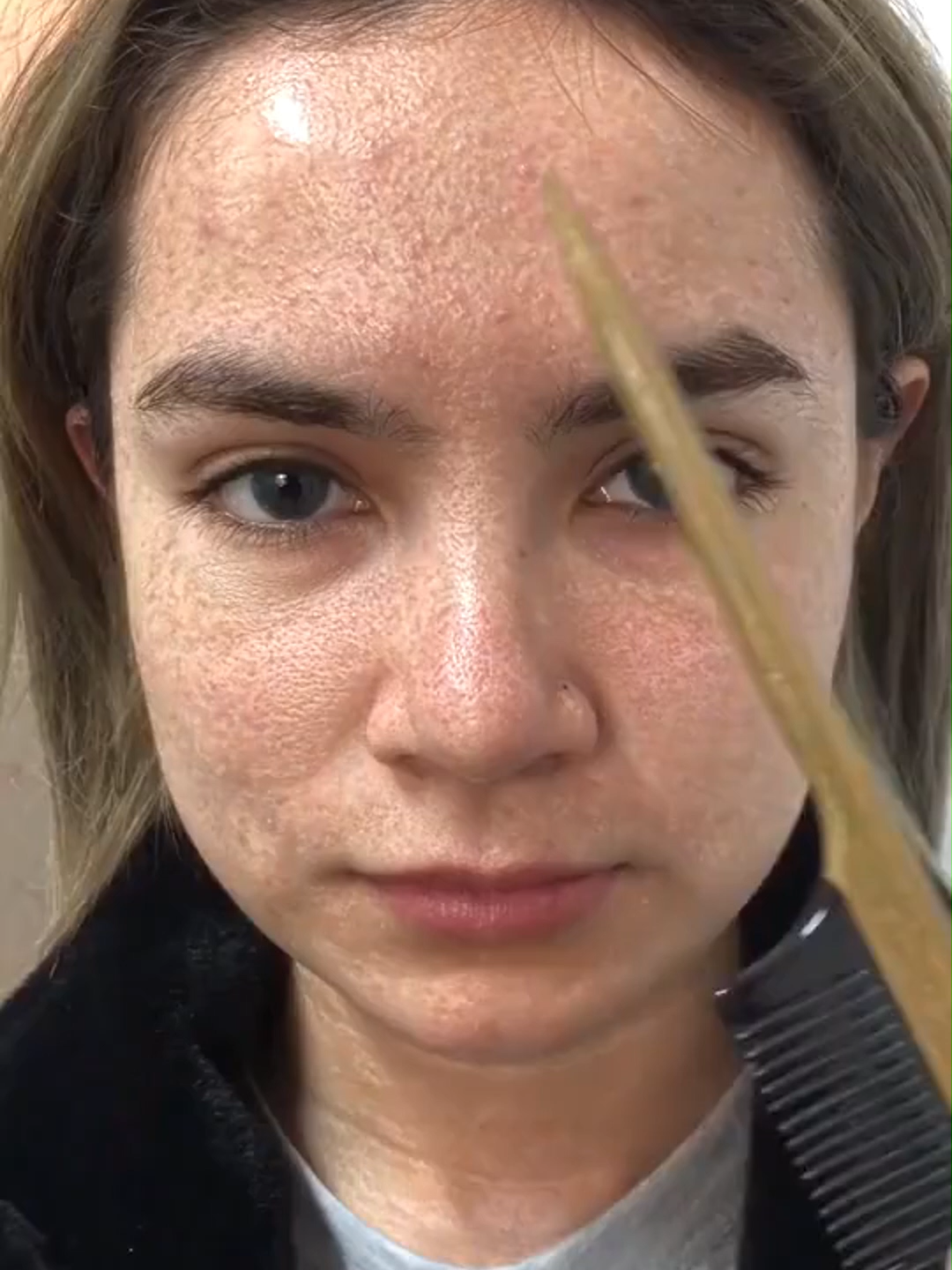 Deja de ocultarte detrás de filtros. Deja que tu piel hable por ti. 😌✨ ¿Te pasa que tu piel brilla más de la cuenta, aparecen brotes inesperados y los poros parecen nunca cerrarse? Sabemos lo que se siente vivir con inseguridad frente al espejo... o frente a otros 💥 GREENGLOW trae el poder del té verde 🍃 en mascarillas purificantes que controlan la grasa 🧼, hidratan 💧 y reducen imperfecciones desde el primer uso. Porque tu piel no necesita excusas, necesita cuidado real. 👉 Haz clic y empieza tu transformación natural hoy. 💚