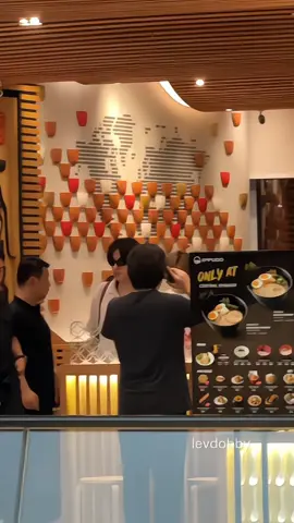 vibes nya kek super daddy hot lagi jalan sama anak nya 😎😎😎 #watanabeharuto🦋 #sojunghwan🐮🐮 