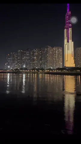 Ngắm gọn landmark về đêm🥰😍 #landmark81 #saigon #xuhuong #viraltiktok 