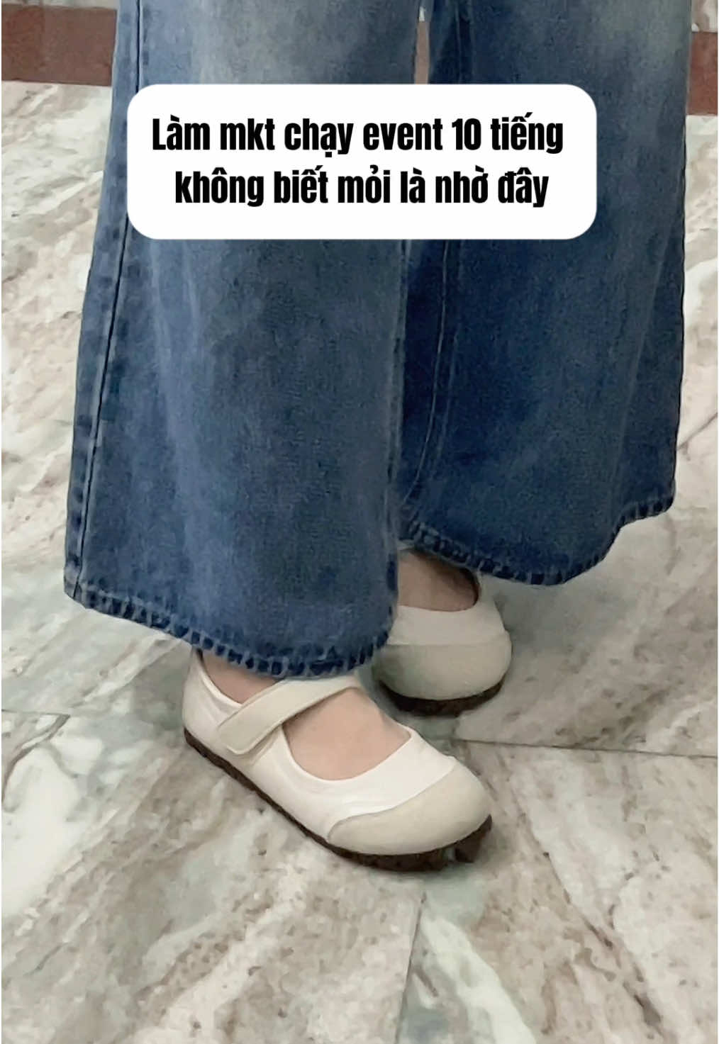 Chạy event mà mang sneaker thì hầm bí lắm, mấy bà mang giày này giống tui đi, siêu êm, siêu thoáng, mang nhanh #giaynu #giay #outfit #mkt #eventplanner 