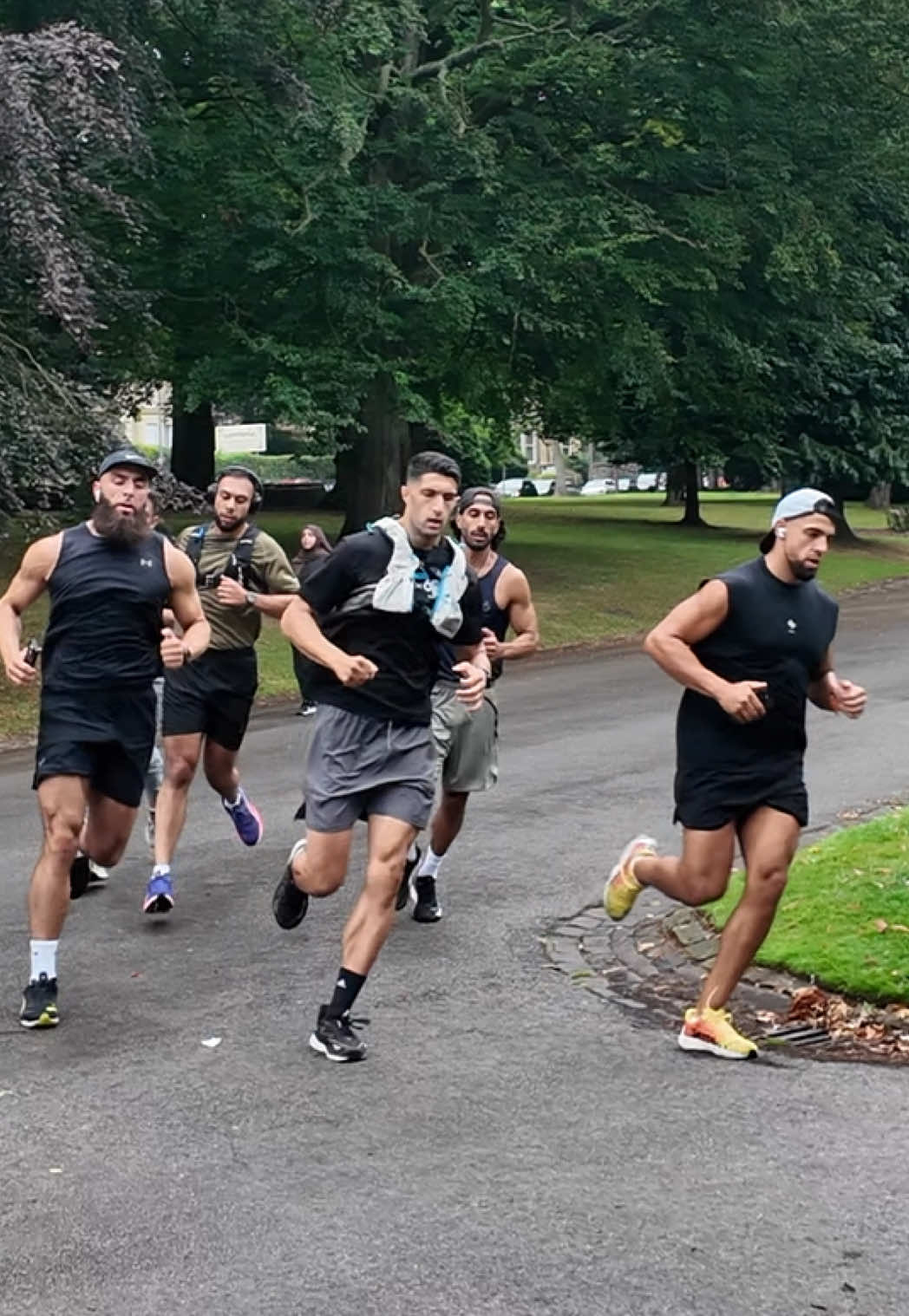 Saturday morning stroll. 10 mile park laps with the brothers #GymTok #Running #hyrox #team 