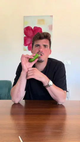 ובסוף היא תוקעת בלילה חצי מקרר #מהנאחללילדשישלוהכל #בנות #אוכל 