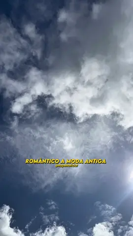 Romântico a moda antiga ❤️ #chrismc #poesiaacustica #pineapple #lovesong 