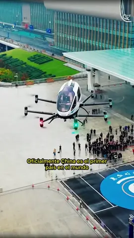 China se ha convertido en el primer país en el mundo en tener Taxis Voladores o Taxis drones sin conductor 🇨🇳😱 ¿Te subirías a uno? #china #drones #curiosidades #shenzhen #fyp