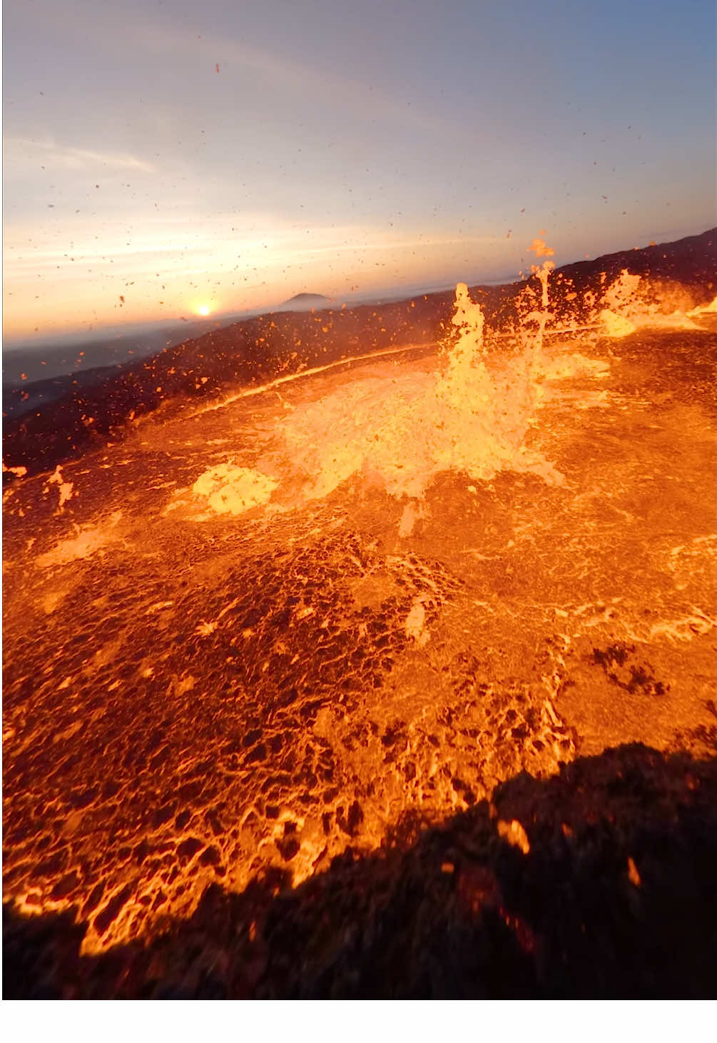The sound of a volcano 🌋 *Eruption in Iceland 2 years ago