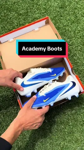 Unboxing the Nike Phantom Academy 🙌🔥 #football #soccercleats #footballtiktok #nikephantom 