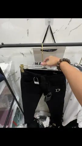 Chỉ với 2.x.x/k ‼️ ae được tặng kèm cúc dự phòng, Jean D.S.Q Tag D2 Form chuẩn hàng Like A.u.t.h đủ sz 42-52 cho ae chọn lựa 😁