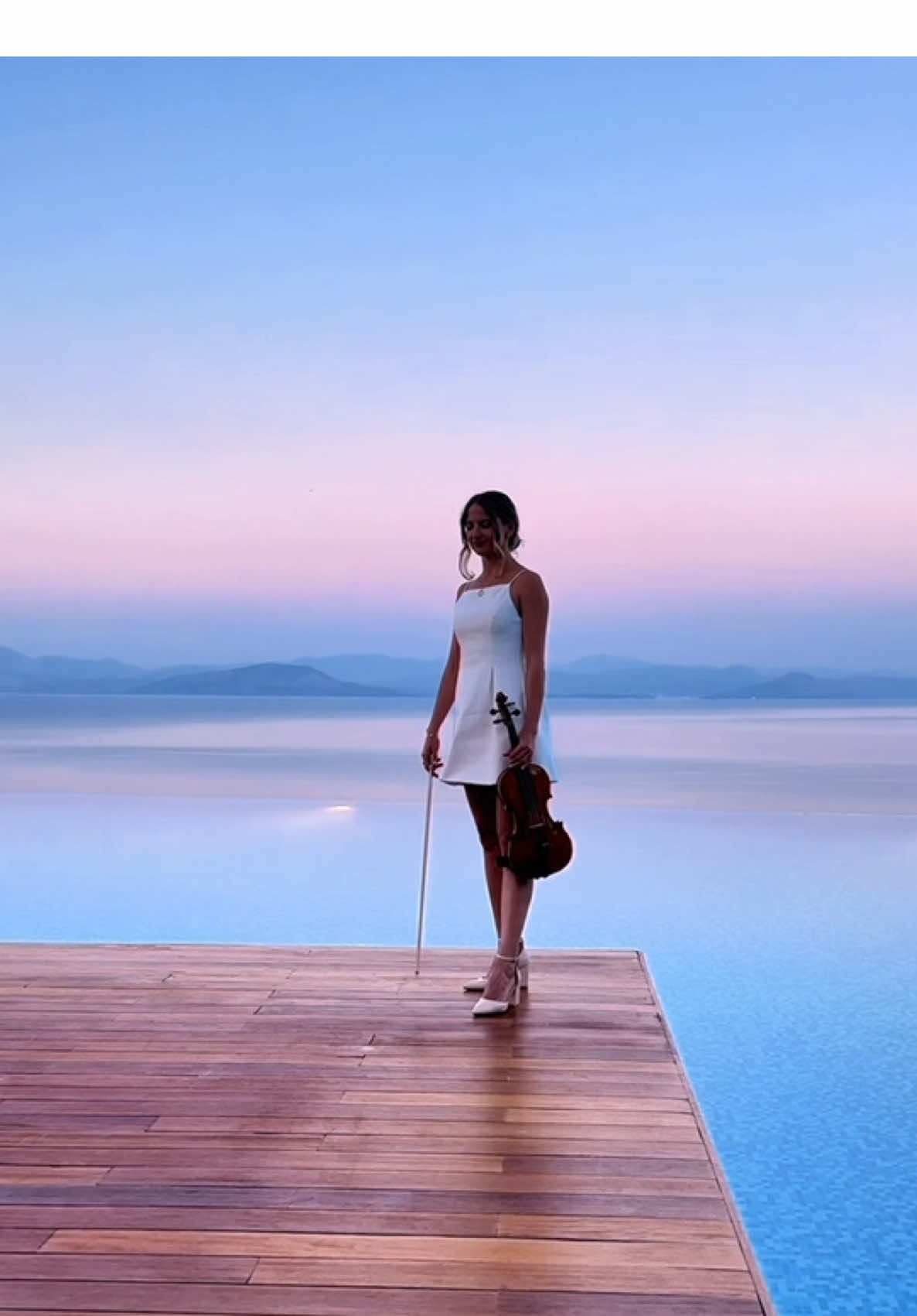 🎶 Elvis Presley – Falling in Love With You 🎵 . 📍 @Angsana Corfu Resort & Spa  . . #ViolinVibes #FallingInLoveWithYou #ContemporaryViolin #RomanticMelodies #SoulfulStrings #CinematicMood #StagePresence #MusicAndStyle #EmotionThroughMusic #DynamicPerformance #ArtInMotion #StylishMusician #ModernElegance #MelodicFlow #SoundInStyle #LoveThroughSound #GraceInMotion #AthleisureChic #CreativeRhythms #ViolinEnergy #ArtistConnect #OpenToCollab #VisualMusicArt #InspiringPerformer