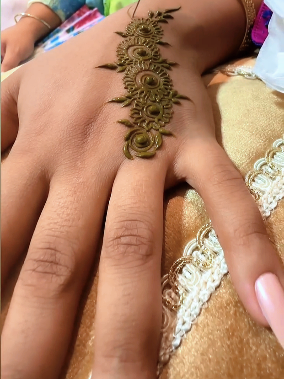 نقش الحناء بصيت وجميل🥰#الحناءالمغربية #مغربية🇲🇦 #اكسبلور #هاشتاق 