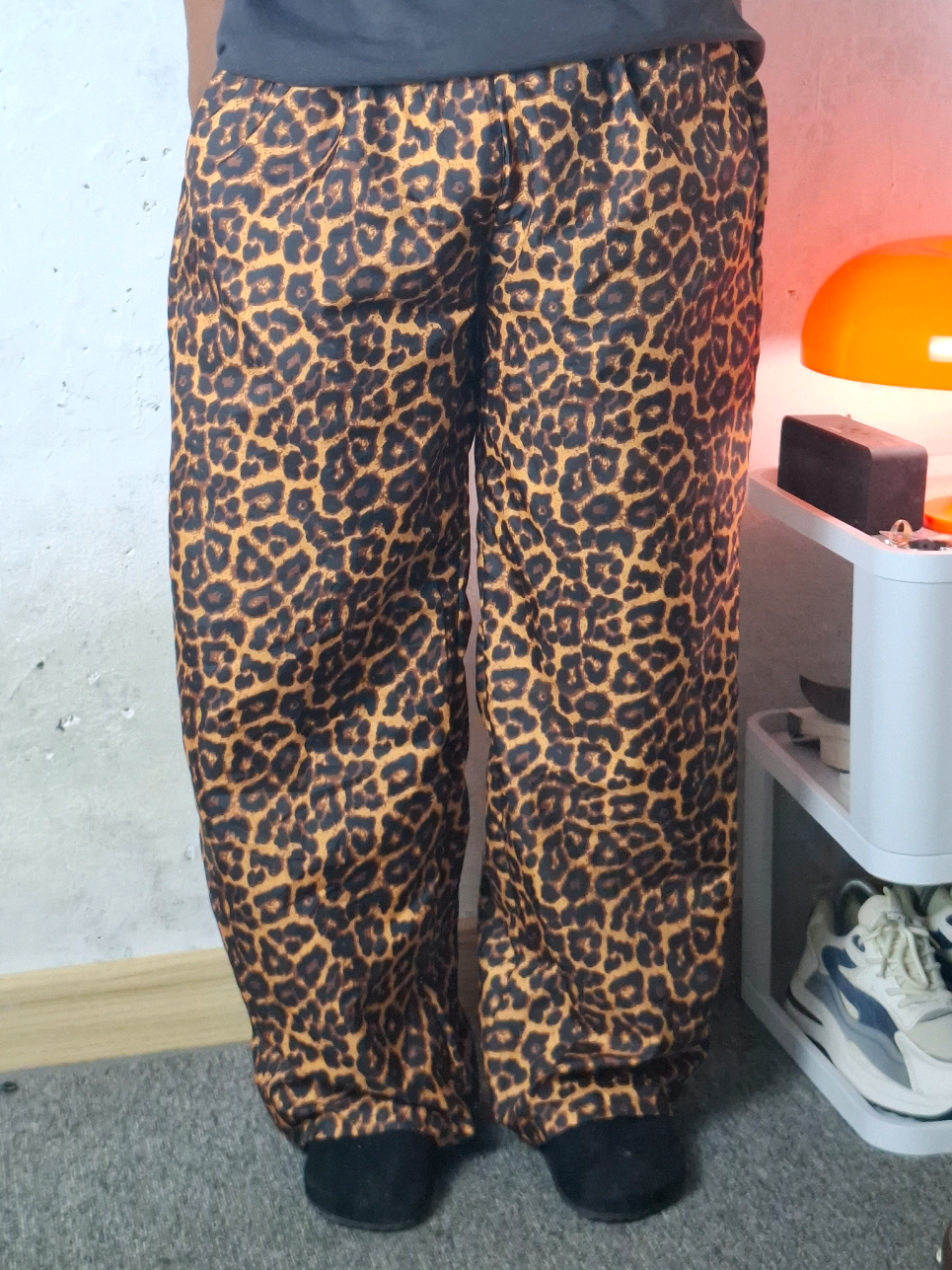 Jangan sampe ke abisan cuy😋 #celanagombrong #leopard #baggy #outfitinspo #fyp 