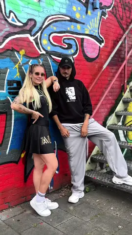 Love her choreo❤️ dansers: @zumbafit.melis & stone  dc: @Francheska Velásquez  song: @Young Cister  #fyp #tik_tok #zumba #zumbainstructor #dancer  #dancechallenge 