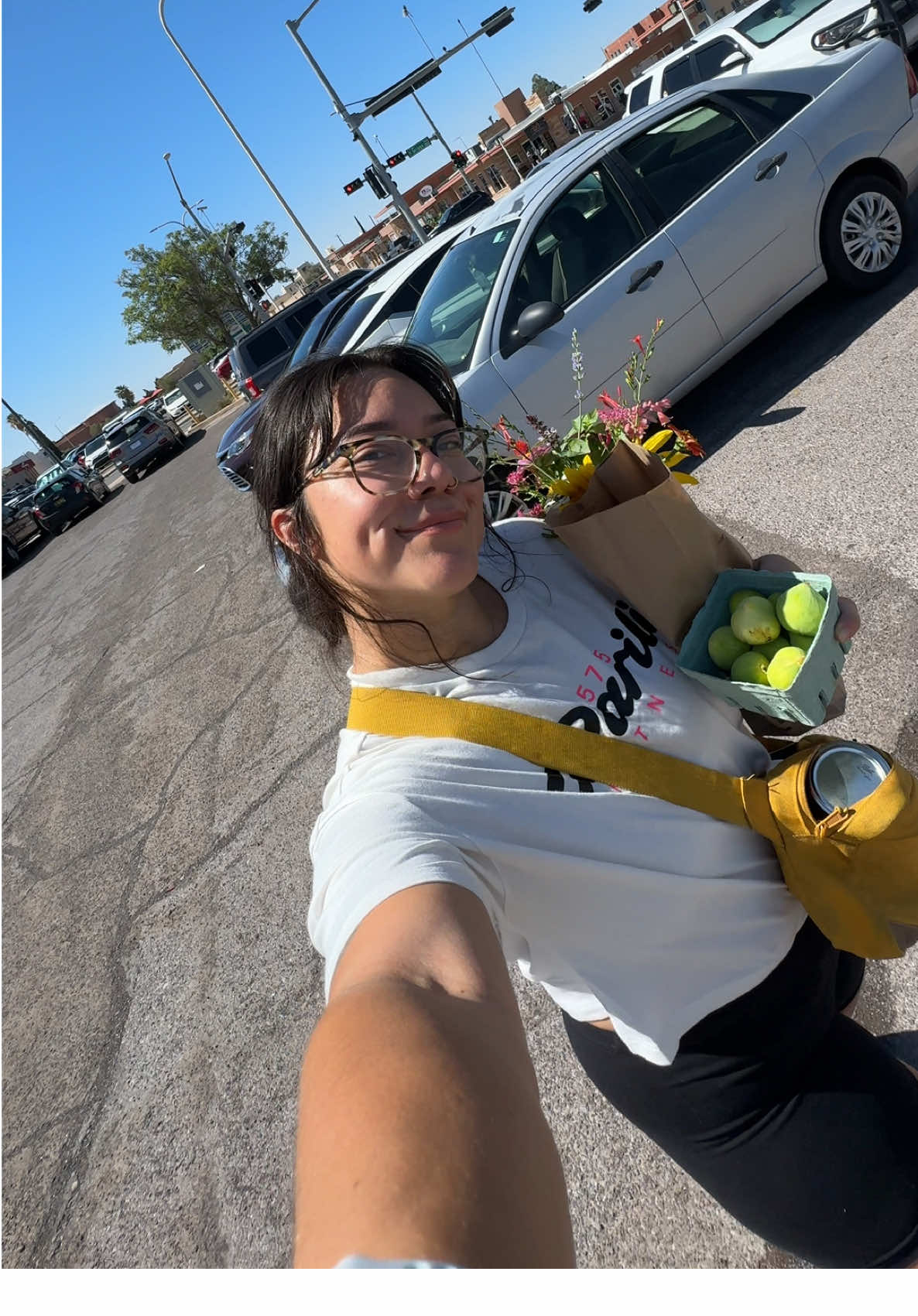 Little farmers market trip for the nessesities!💐🍯 #farmersmarket #SelfCare #moodboost 