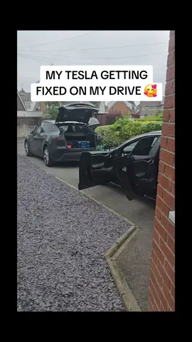 So my tesla model s boot / trunk will not open they thought it was the latch but it is actually the actuator and there coming out next week to fit the new part, can never fault teslas service #tesla #teslamodels #teslamodel3 #ev #evcar #electriccar 