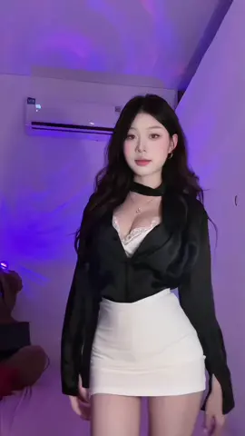 Né ra cho bả nhảy 