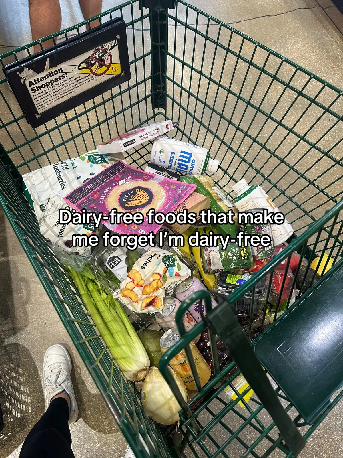Switching to a dairy-free diet can be super tough. Here are some of my favorites!  @LesserEvil Snacks @SoDeliciousDairyFree @Simple Mills @hukitchen @ALOHA Protein @MissJonesBakes @Bilinski's Sausage  #dairyfree #dairyfreerecipes #dairyfreelife #groceryhaul #groceryshopping #groceryhaul 
