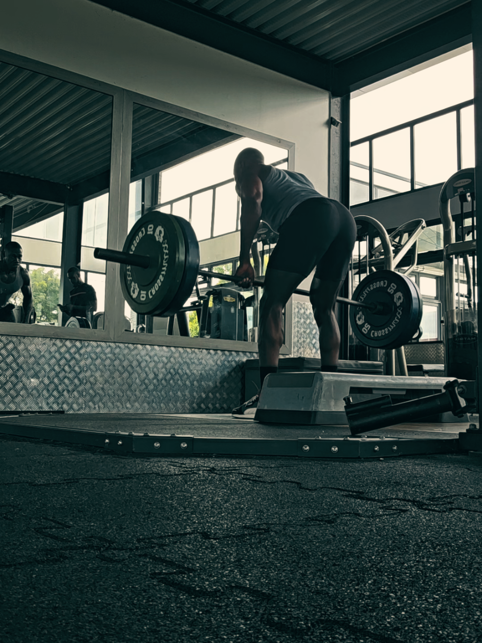 Morning workout in fit factory, getting ready! 💪🏋️‍♀️ #Workout #Fitness #Morning #Factory 