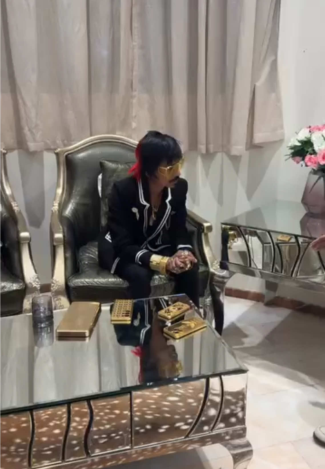 Tebal pe 1cr rakhe hai jo sirf gold mein hai 🤯🔥 #dollychaiwala #dollykitaprinagpur #viralvideo #viralvideo #foryou #foryoupageviral #foryoupage #explorepage 